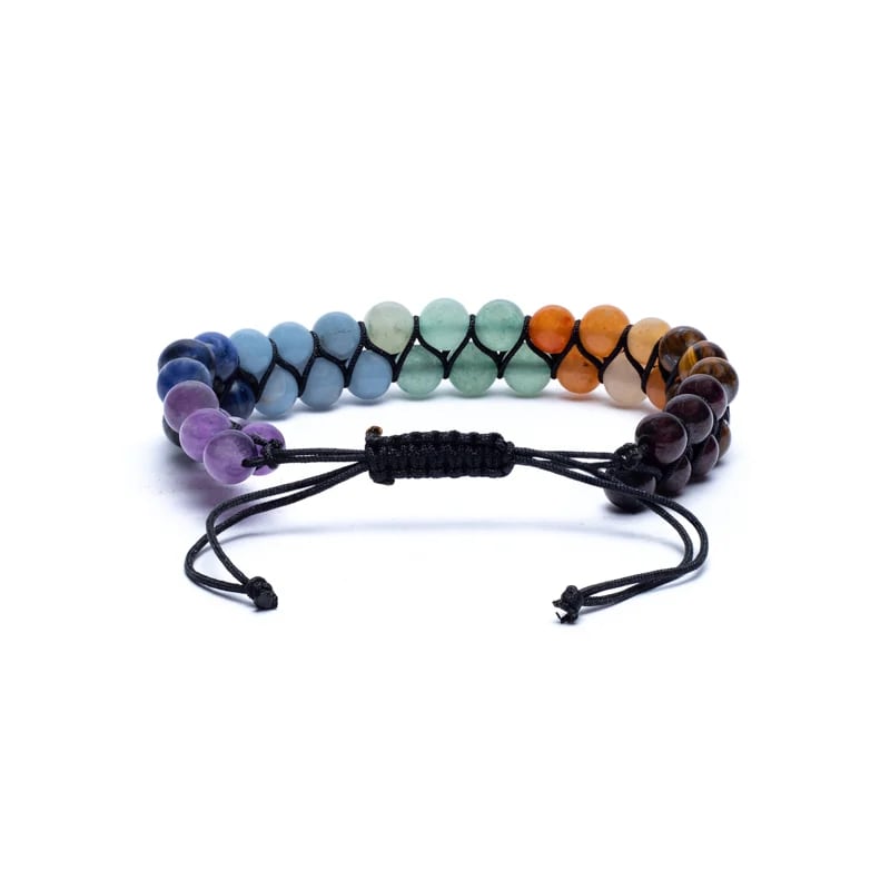 Bracelet 7 chakras double rang - sur une pierre de chargement en sélénite - vue de dos