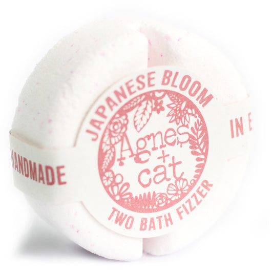 Coffret Cadeaux Bougie Café et Noix & Bombes de bain | Agnès & Cat contient 2 bombes de bain parfum fleurs japonaises