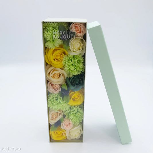 Coffret de fleurs de savon tenu de 28 cm de haut couleurs jaune et vert avec son couvercle